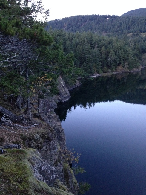 cliffs-and-dusk-reflection-in-cascade-lake-489x652px-IMG_0293